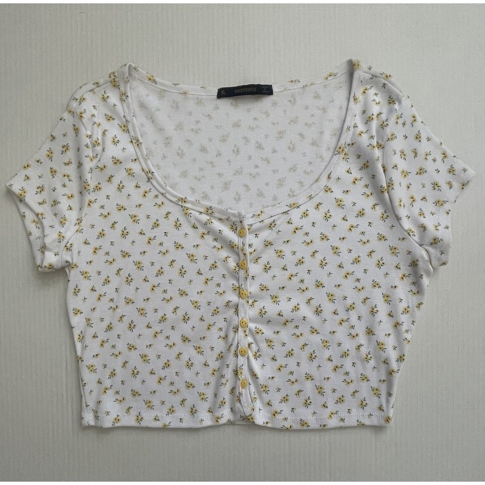 Hesperus Ditsy Floral Crop Top XL Heart Button Cottagecore Tee